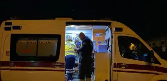 Manisa'da tıra çarpan otomobildeki 3 kişi yaralandı