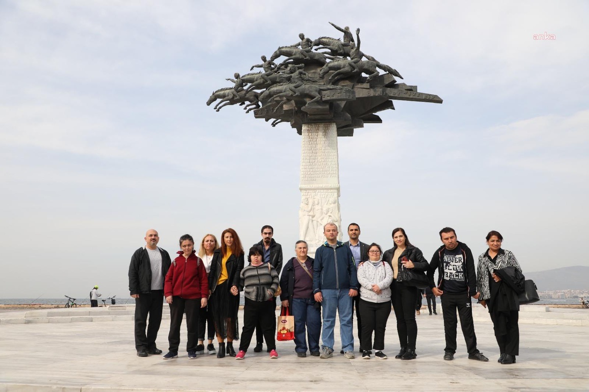 Menderes Belediyesi\'nden Kursiyerlere "Engelsiz" Gezi