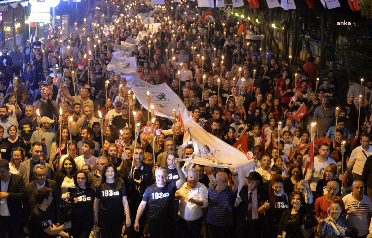 Muratpaşa Belediyesi\'nden "Ata\'ya Saygı Yürüyüşü"