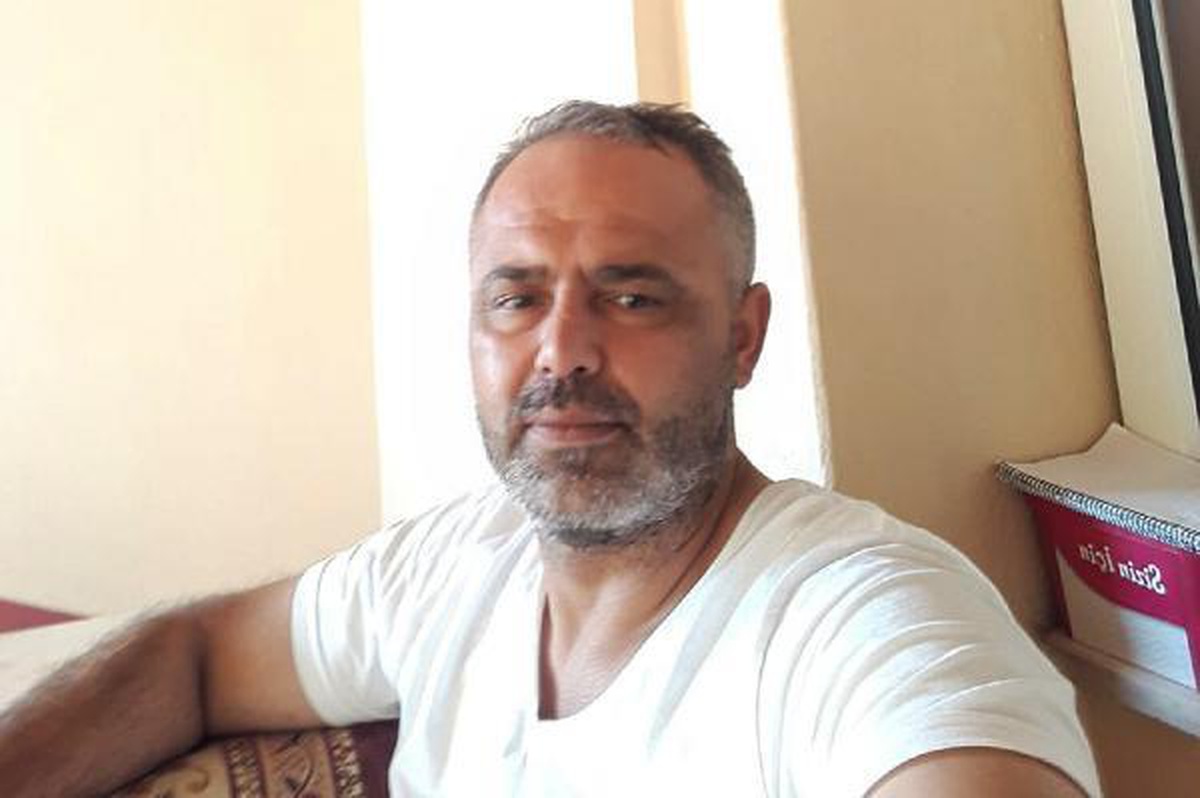 Otomobilde tartıştığı eşini tabancayla ağır yaralayıp, intihar etti