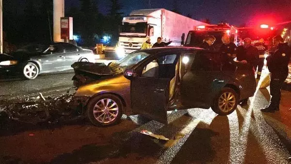 Otomobille TIR'a çarpıp, 2 arkadaşıyla yaralanan başpehlivanın durumu kritik