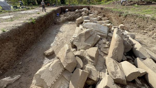 Bir eşi daha yok! Amasra'da bulunan tılsımlı muska arkeologları heyecanlandırdı Bir eşi daha yok! Amasra'da bulunan tılsımlı muska arkeologları heyecanlandırdı