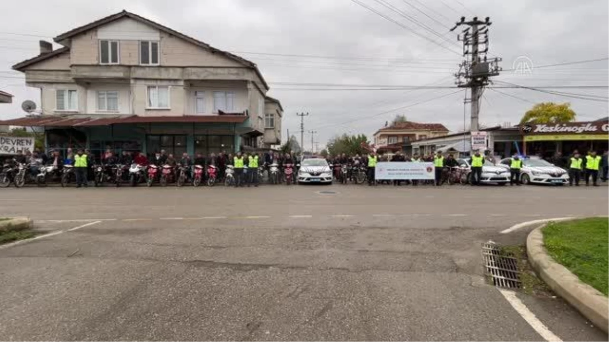 Samsun\'da kırsaldaki bisiklet ve motosiklet sürücülerine reflektif yelek dağıtıldı