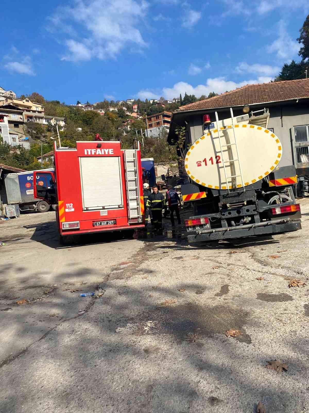Saniye sitesinde yangın çıktı, dükkan kullanılmaz hale geldi