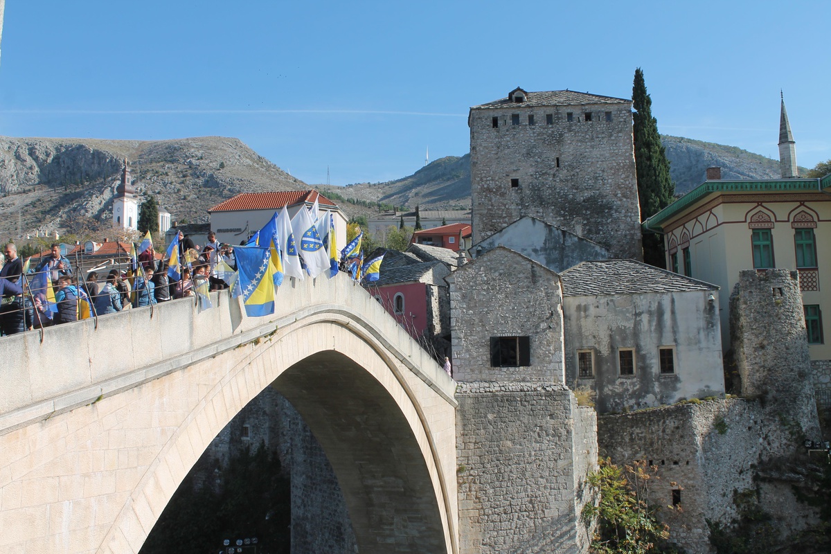 Tarihi Mostar Köprüsü\'nün yıkılışının 29. yılında anma töreni düzenlendi