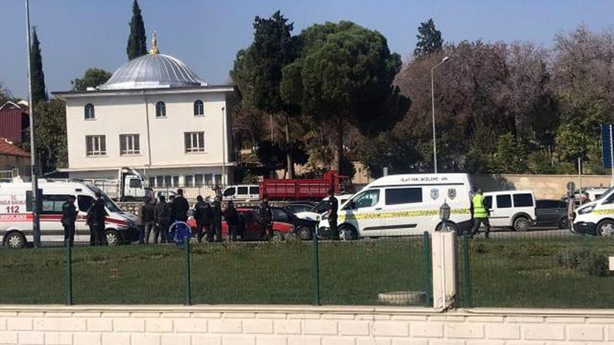 Denizli\'de tartıştığı eşini silahla vurup hastaneye bırakan şahıs, daha sonra kafasına sıkıp intihar etti