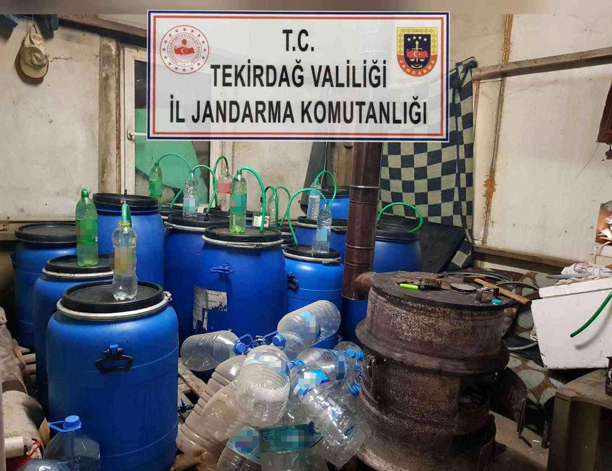 Tekirdağ\'da 2 bin 180 litre sahte içki ele geçirildi