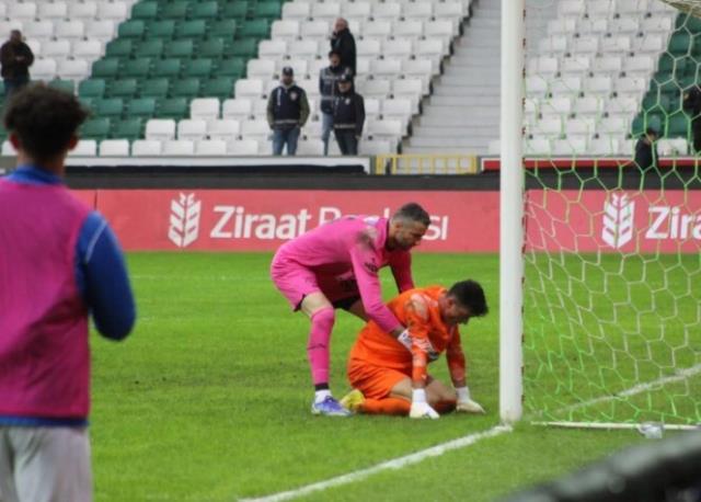 Türkiye Kupası'nda duygusal anlar! Rakibinin gözyaşlarına boğulduğunu gören kaleciden alkışlanacak hareket