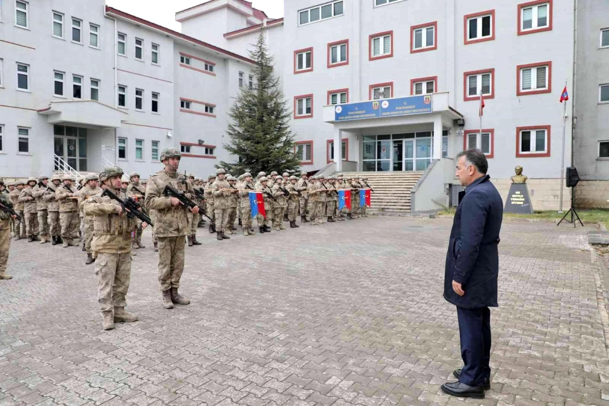 Vali Çağatay, JÖH ve komandolarla buluştu