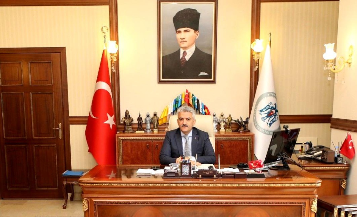 Vali Makas: "Cumhuriyetimizin kurucusu Atatürk\'ü, ebediyete intikalinin 84. yıl dönümünde saygı ile anıyoruz"