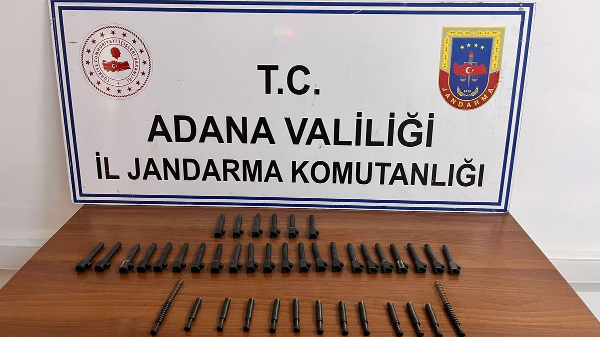 Adana\'da aracında silah parçaları ele geçirilen şüpheli gözaltına alındı