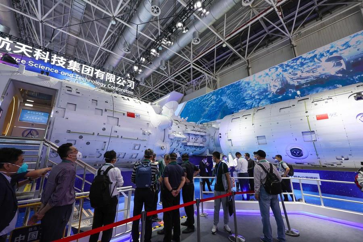 Airshow China\'da, Tiangong Uzay İstasyonu\'nun Gerçek Boyutlu Replikası Sergileniyor