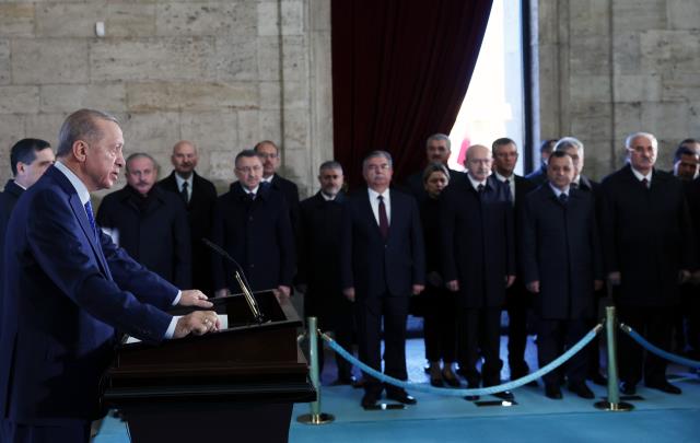 Anıtkabir'deki 10 Kasım Töreninde, Yine Slogan Atıldı: Her Yer Tayyip, Her Yer Erdoğan Anıtkabir'deki 10 Kasım Töreninde, Yine Slogan Atıldı: Her Yer Tayyip, Her Yer Erdoğan