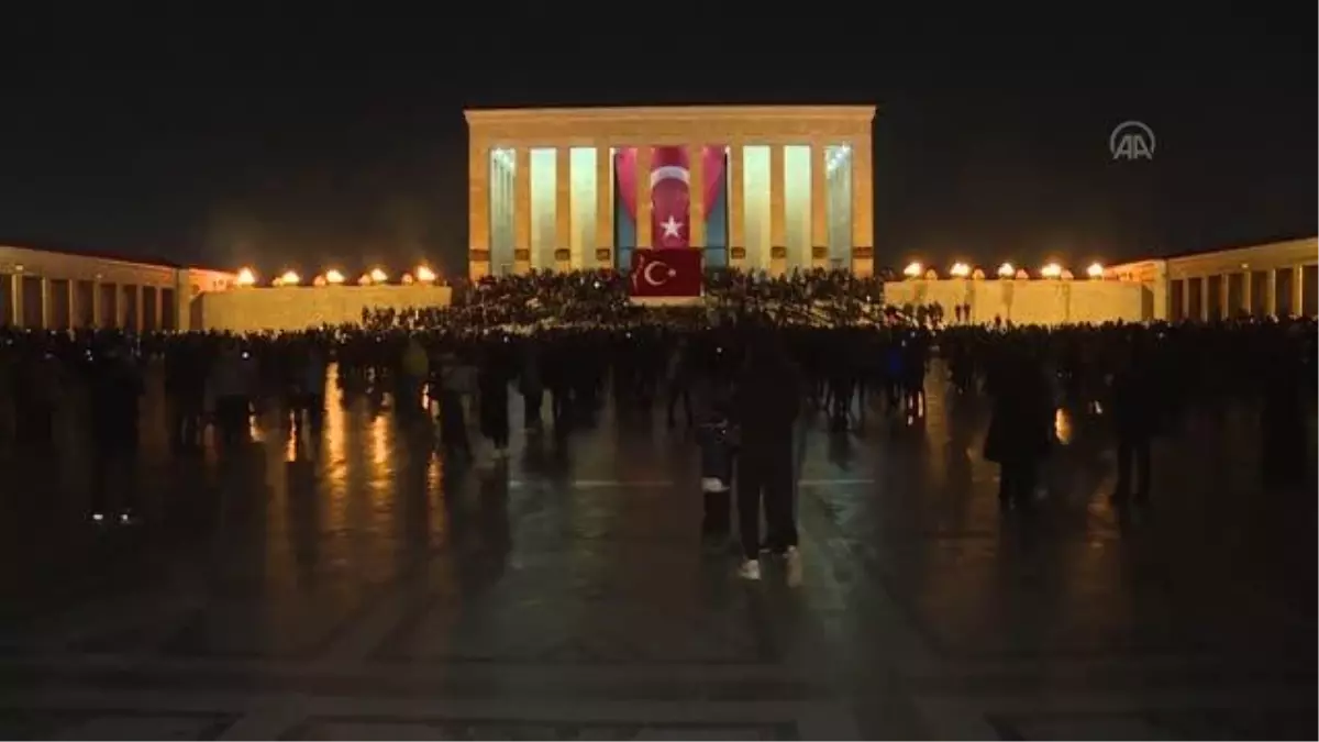 Anıtkabir'e ziyaretçi akını akşam saatlerinde de devam etti