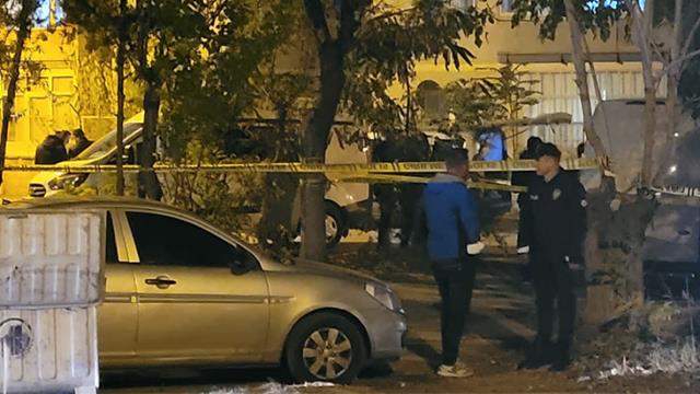 Ankara'da bir evde 5 Afgan uyruklu şahsın cesedi bulundu! Olay yerine çok sayıda ekip sevk edildi Ankara'da bir evde 5 Afgan uyruklu şahsın cesedi bulundu! Olay yerine çok sayıda ekip sevk edildi