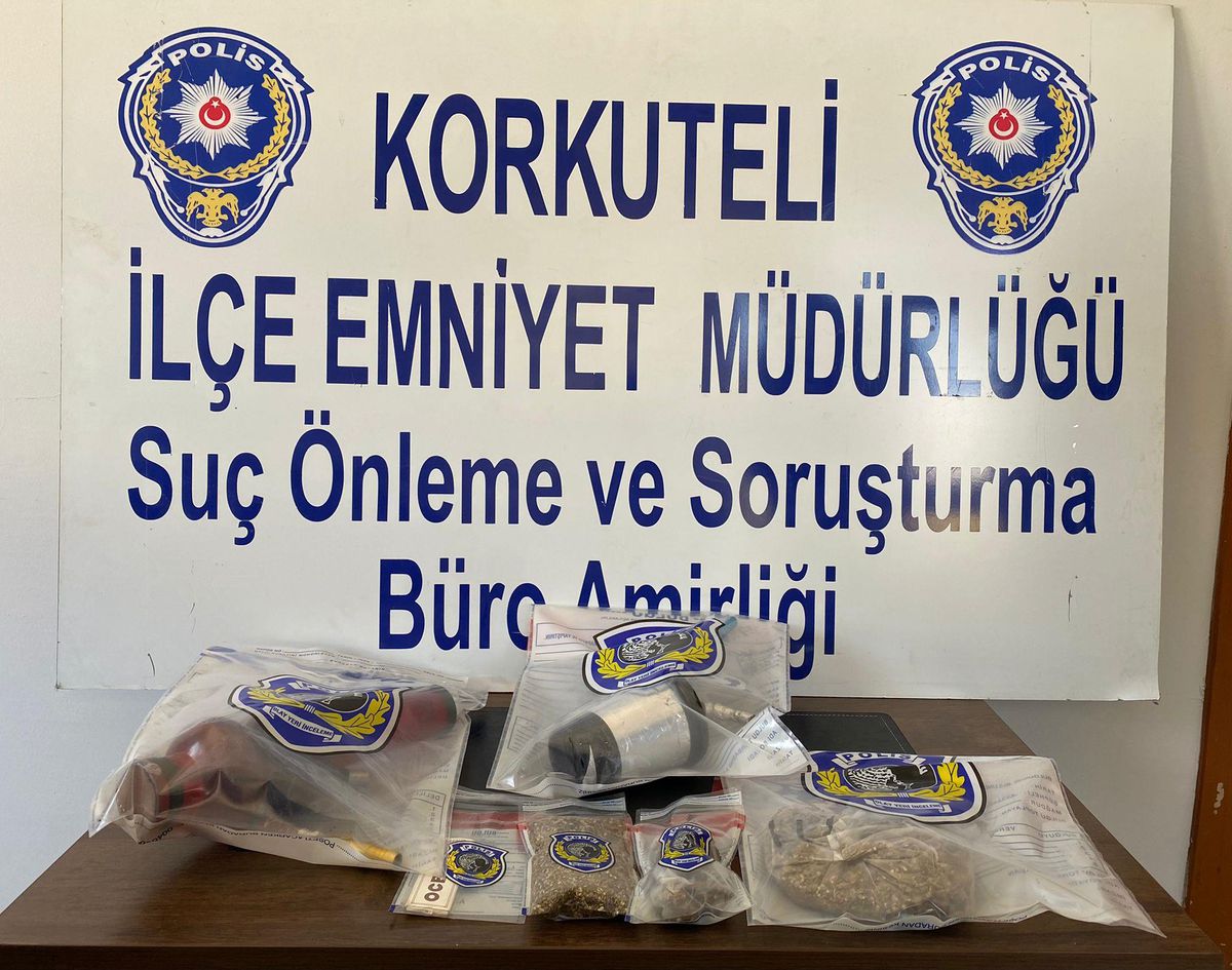 Antalya\'da "dur" ihtarına uymayan araçta uyuşturucu ele geçirildi