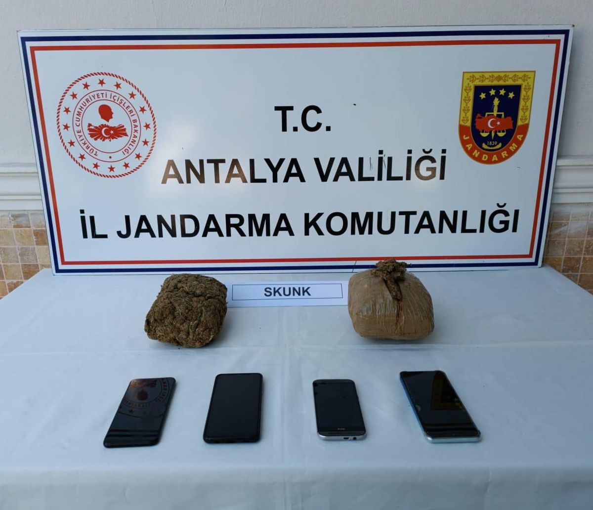 Antalya\'da uyuşturucu operasyonunda 2 kişi yakalandı