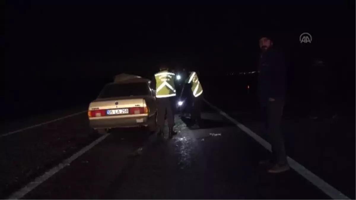 Ata çarpan otomobildeki 5 kişi yaralandı