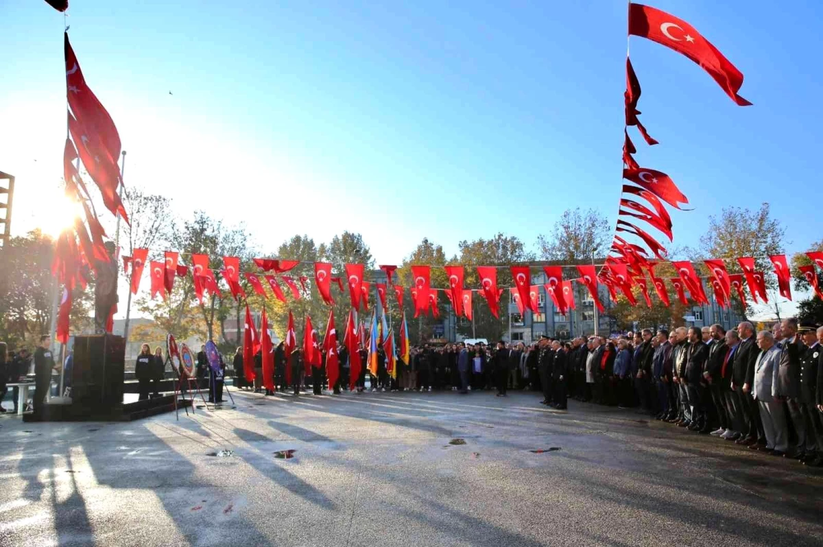 Atatürk, Bayrampaşa\'da törenle anıldı
