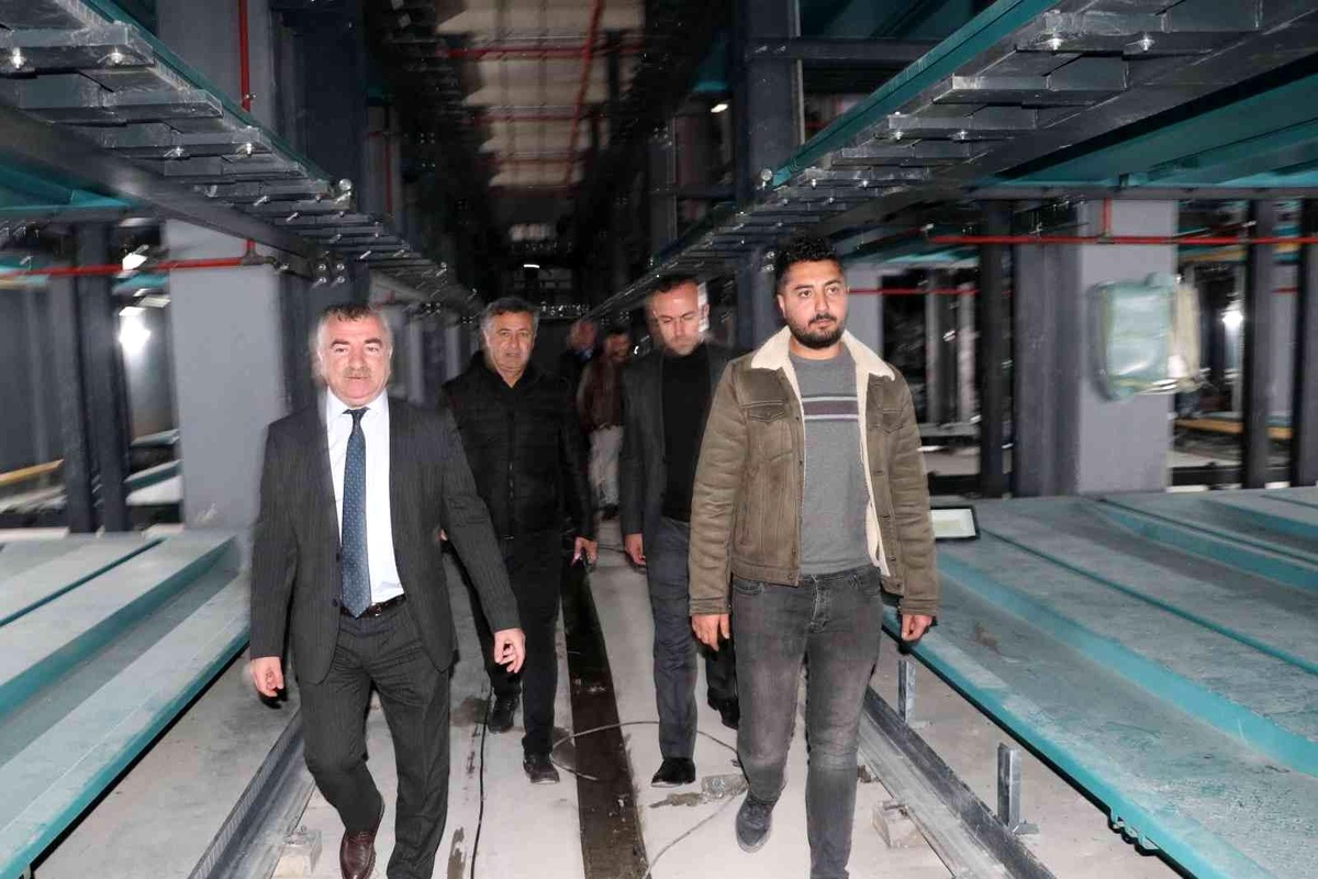 Havza Belediye Başkanı Özdemir, mekanik otopark inşaatını inceledi