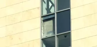 Beyoğlu'nda silahla ateş açtı, kurşunlar öğrenci yurduna isabet etti