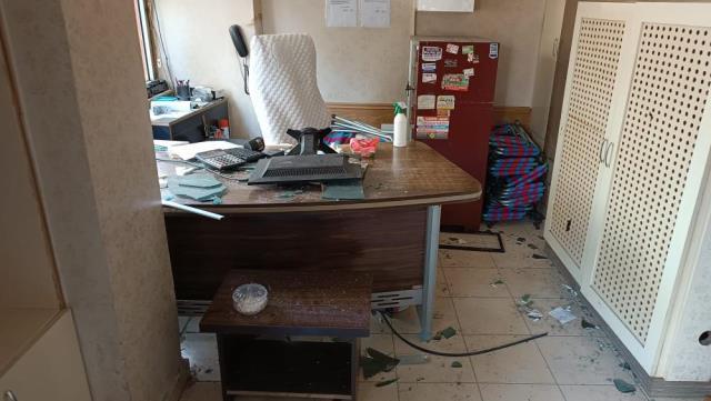 Borcunun ödemediği için elektrik yüklemesi yapmayan yöneticinin odasını EYP ile patlattı