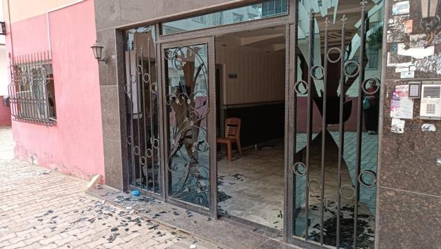 Borcunun ödemediği için elektrik yüklemesi yapmayan yöneticinin odasını EYP ile patlattı