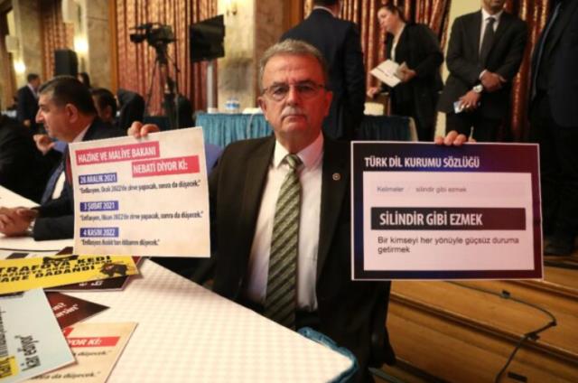 CHP'li vekiller Bakan Nebati'yi protestolarla karşıladı! Dövizlerde bugüne kadar yaptığı tüm açıklamalar yer aldı CHP'li vekiller Bakan Nebati'yi protestolarla karşıladı! Dövizlerde bugüne kadar yaptığı tüm açıklamalar yer aldı