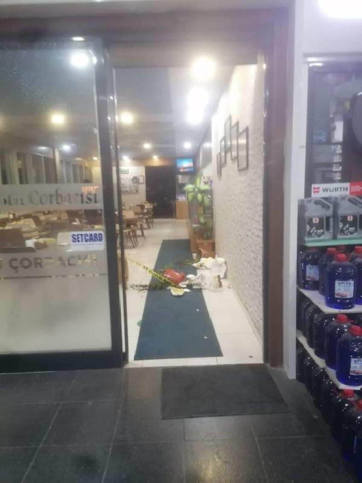 Çorbacıda kavga edip, bacaklarından vurdu