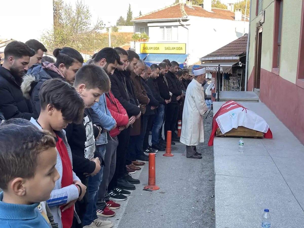 Edirne\'de askere gitmeye hazırlanan genç trafik kazasında yaşamını yitirdi