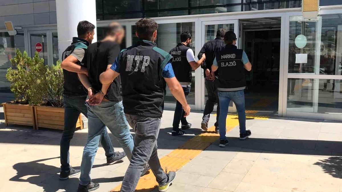 Elazığ\'da uyuşturucuyla mücadele aralıksız sürüyor: 3 tutuklama