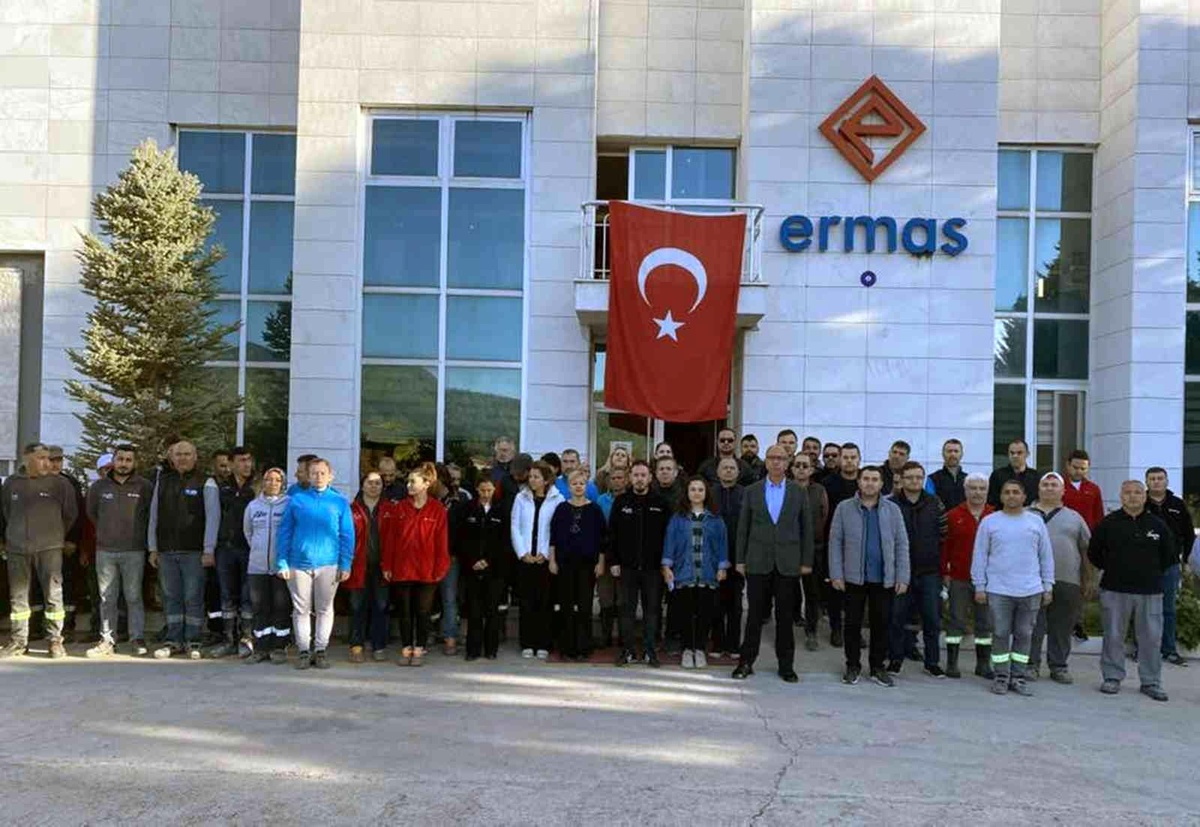 ERMAŞ Mermer\'de 10 Kasım Atatürk\'e Saygı duruşu