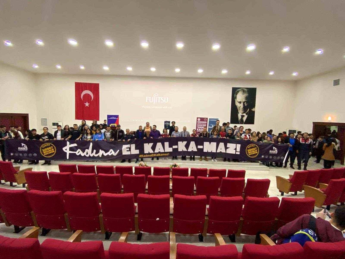 Jandarma üniversite öğrencileri ve öğretim görevlilerini bilgilendirdi