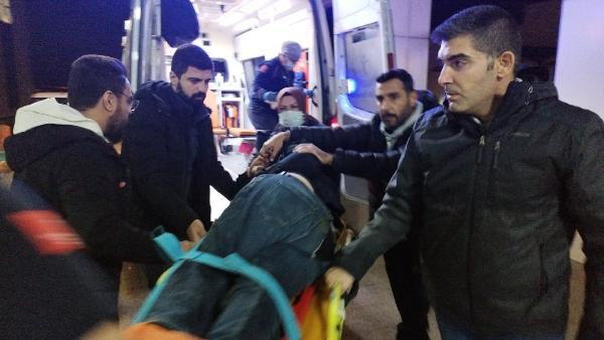 Kendisine uyaran başkomisere minibüsle çarpıp, kaçtı