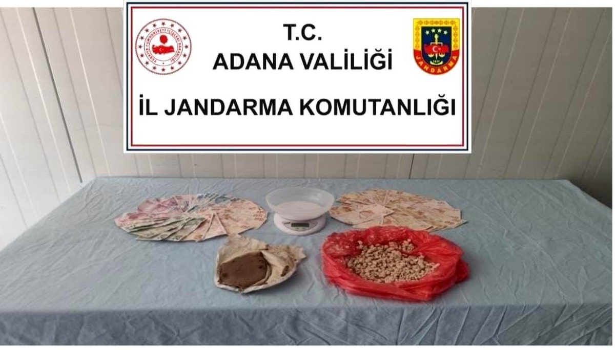 Klozetten yüzlerce uyuşturucu hap çıktı