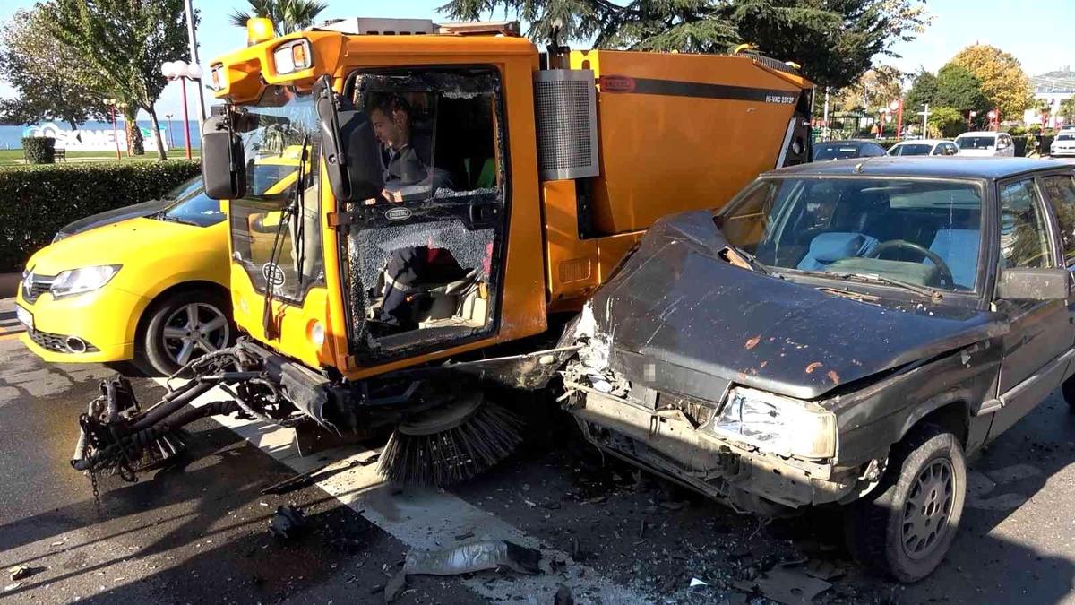 Kontrolü kaybetti, temizlik aracıyla çarpıştı