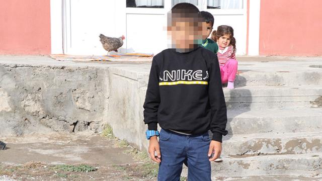Kuduzdan ölen Mustafa'yla birlikte köpeğin ısırdığı diğer çocuk konuştu: Annemize anlatmadık olayı Kuduzdan ölen Mustafa'yla birlikte köpeğin ısırdığı diğer çocuk konuştu: Annemize anlatmadık olayı