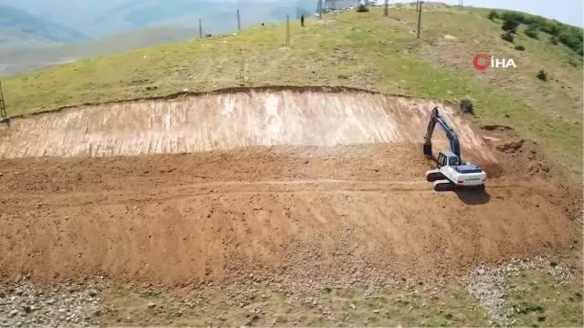 Muş polisinden bin 514 metrekarelik Türk bayrağı