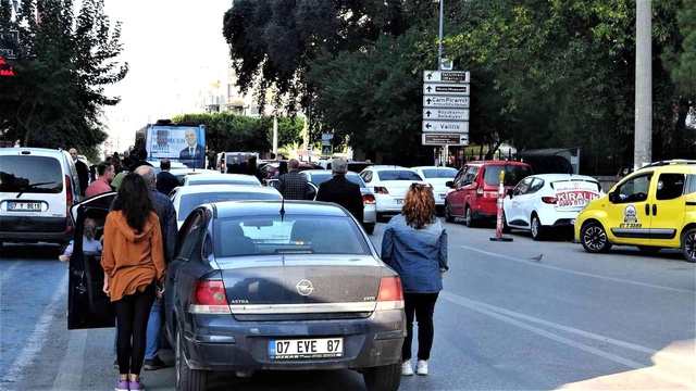Saygı duruşu sırasında yaşanan zincirleme kazada 6 araç birbirine girdi Saygı duruşu sırasında yaşanan zincirleme kazada 6 araç birbirine girdi