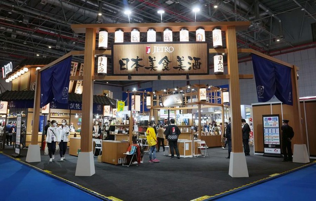 Shanghai'da Düzenlenen 5. Cııe'de Dünyanın Dört Bir Yanından Yiyecekler Sergileniyor