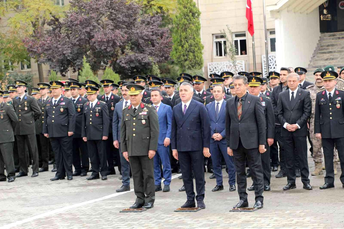 Şırnak\'ta 10 Kasım anma töreninde yarışmalarda dereceye girenler ödüllendirildi