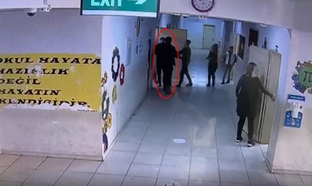 Şırnak'ta öğrencinin ağabeyleri öğretmeni dövdü Şırnak'ta öğrencinin ağabeyleri öğretmeni dövdü