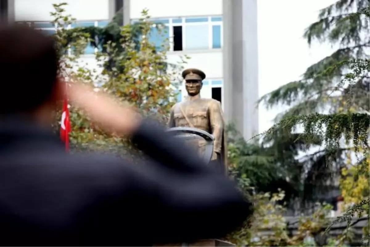 Trabzon'da Ata'ya saygı