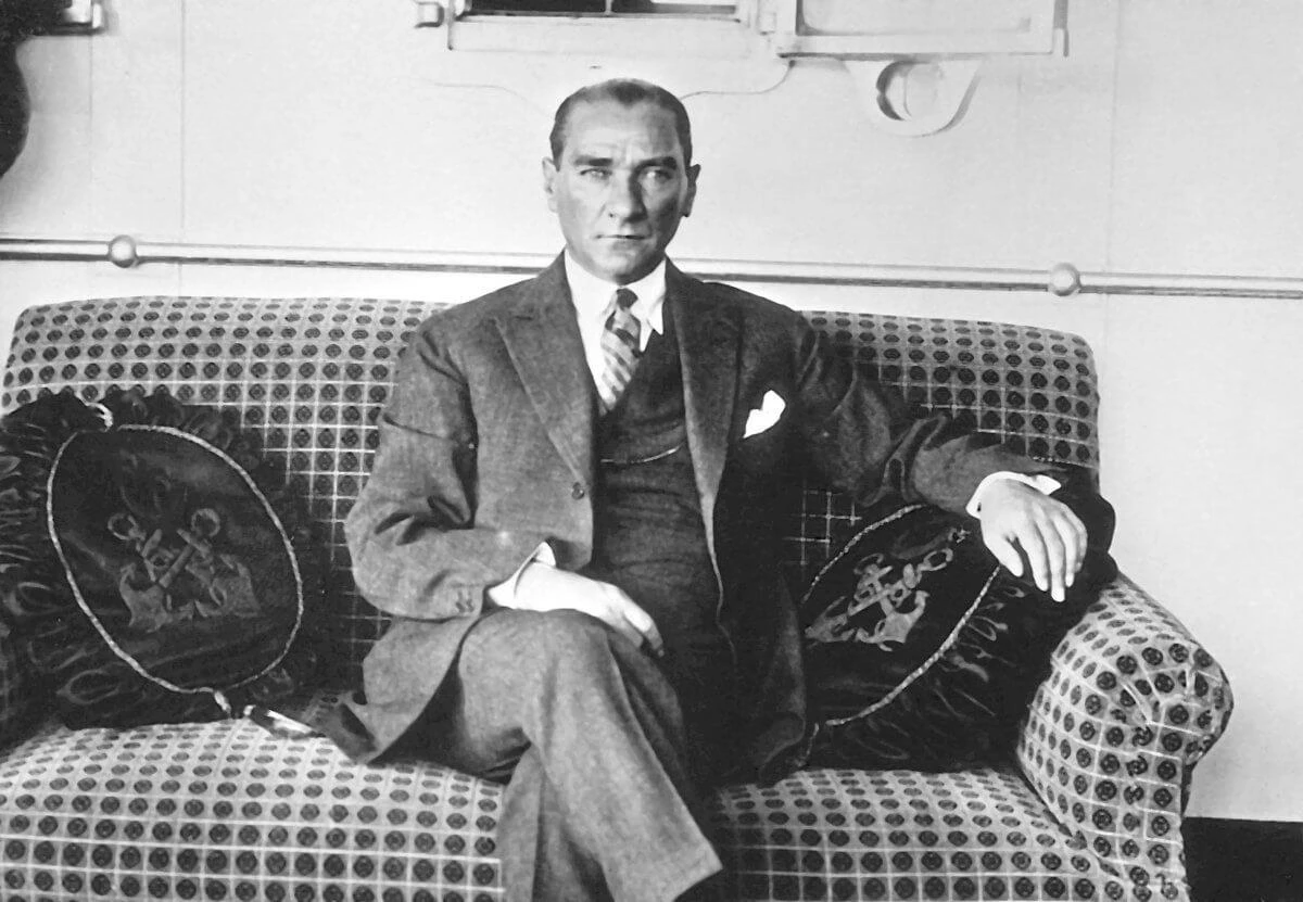 Ulu Önder Mustafa Kemal Atatürk\'ü aramızdan ayrılışının 84. yıl dönümünde sevgi, saygı ve hasretle anıyoruz
