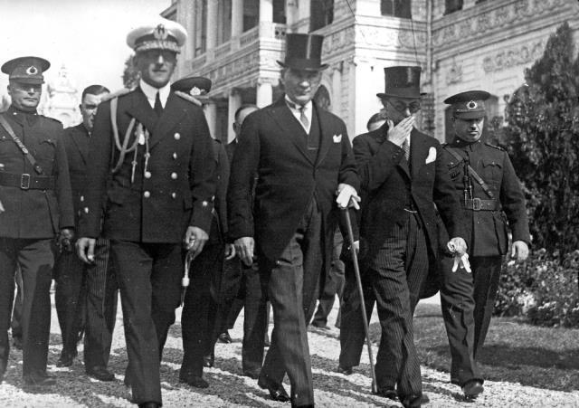 Ulu Önder Mustafa Kemal Atatürk'ün ölmeden önceki son saatlerine ilişkin rapor yıllar sonra ortaya çıktı