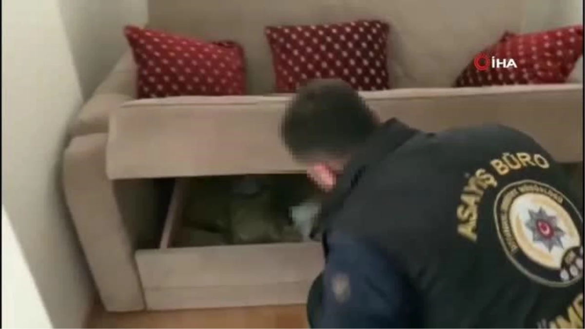 Ümraniye\'de torbacının evindeki bazadan 7 kilo bonzai çıktı