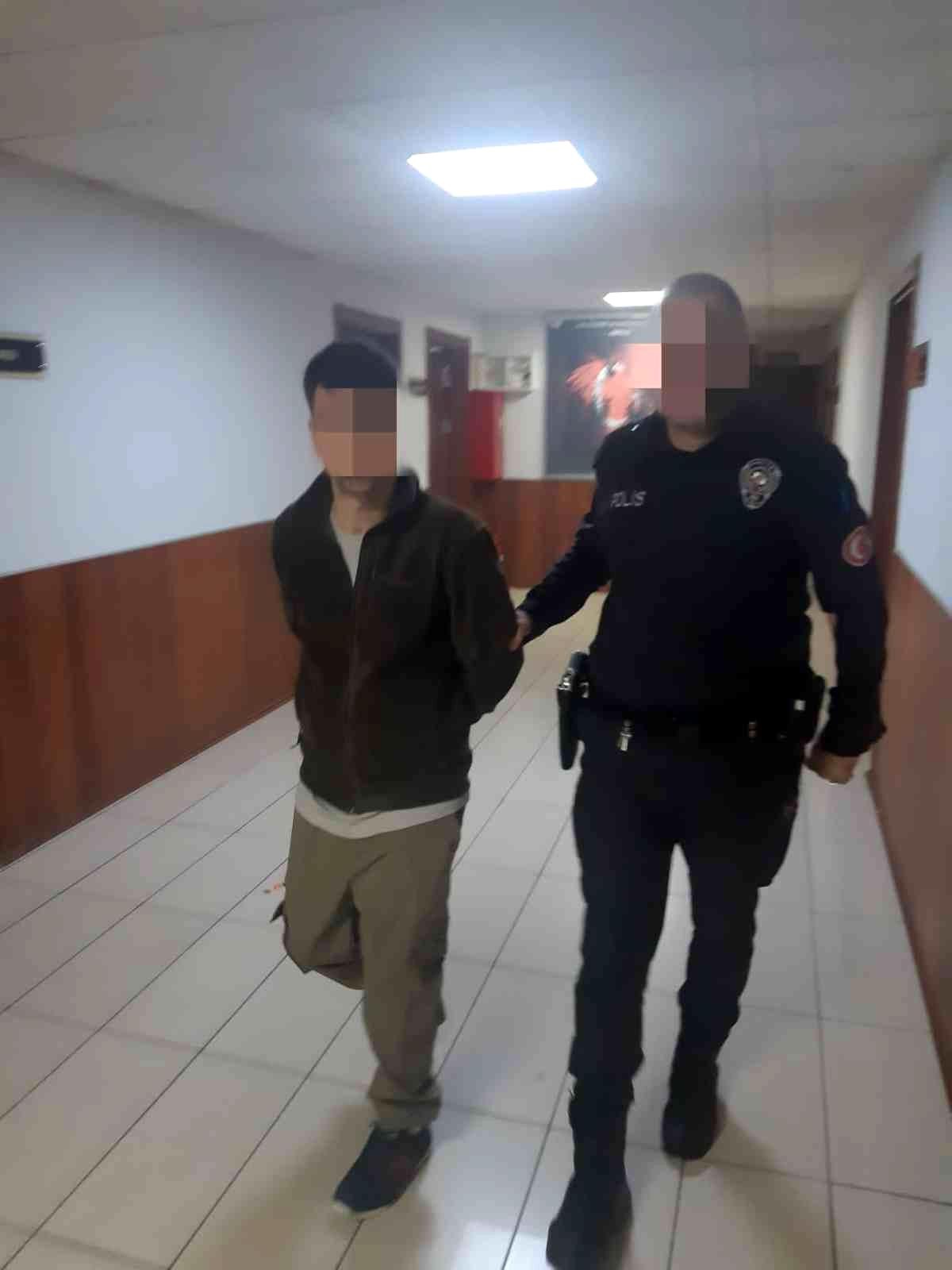 Başkasının kartıyla işlem yaptı, polisten kaçamadı