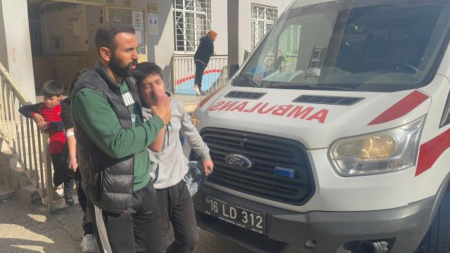 Bursa'da gıda zehirlenmesi sonucu 13 öğrenci hastanelik oldu Bursa'da gıda zehirlenmesi sonucu 13 öğrenci hastanelik oldu