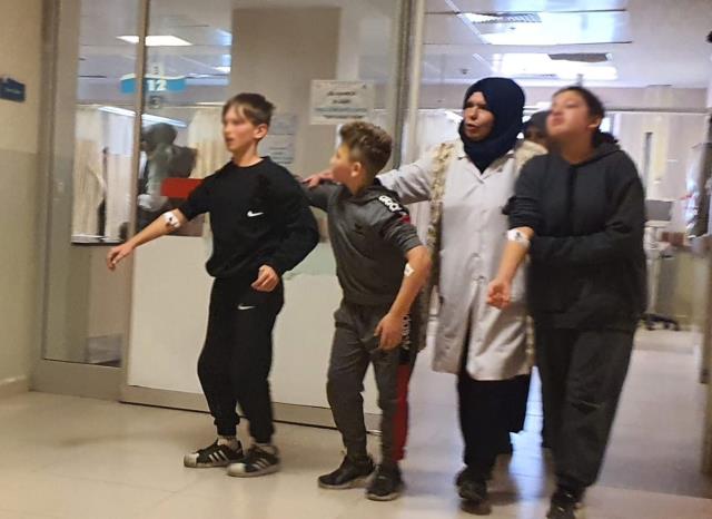 Bursa'da gıda zehirlenmesi sonucu 13 öğrenci hastanelik oldu Bursa'da gıda zehirlenmesi sonucu 13 öğrenci hastanelik oldu