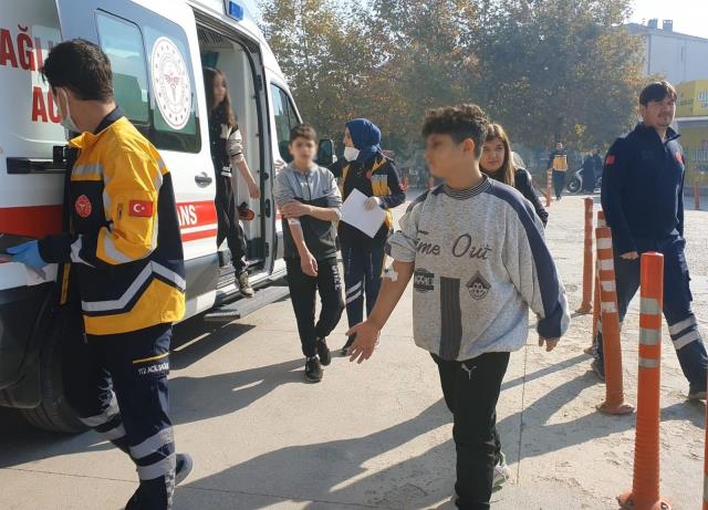 Bursa'da gıda zehirlenmesi sonucu 13 öğrenci hastanelik oldu Bursa'da gıda zehirlenmesi sonucu 13 öğrenci hastanelik oldu